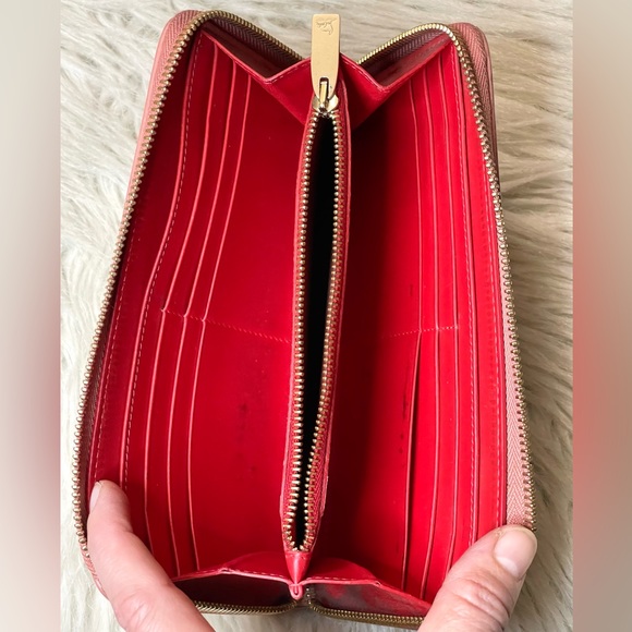 SOLD🔥Authentic CHRISTIAN LOUBOUTIN Panettone spike Zip around wallet - Picture 14 of 15